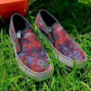 🔸 Orange and Blue Floral Pattern Slip-on Nike’s